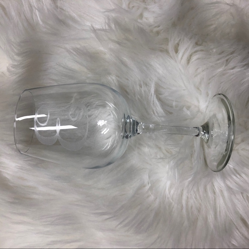 Engraved ‘E’ wine glass